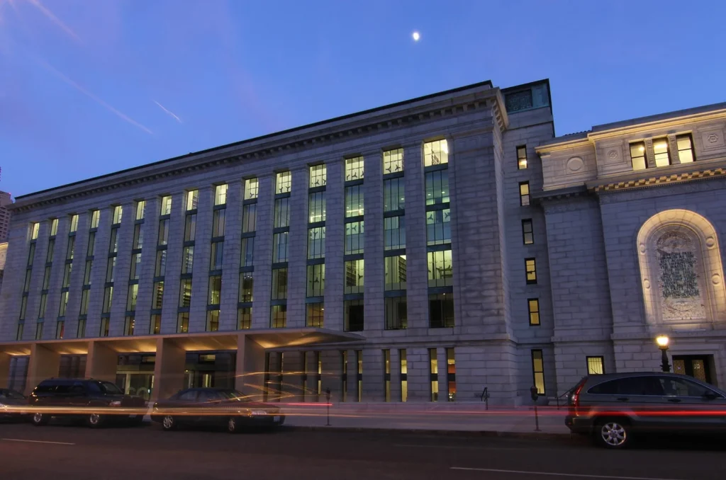 stlouis central public library outside